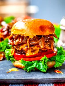 1 burger (85 g) Fully Cooked Bacon Cheeseburger