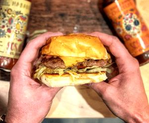 1 burger El Guapo Veggie Burger