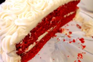 1 cake (27 g) Petites Red Velvet with Cream Cheese Flavored Icing