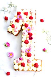 1 cake (30 g) Raspberry Cream