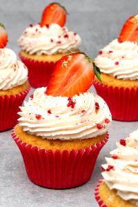 1 cake (48 g) Creme-Filled Strawberry Cupcakes