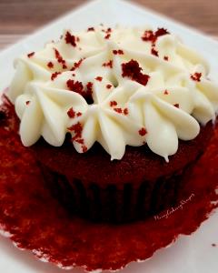1 cake (83 g) Red Velvet Cupcakes