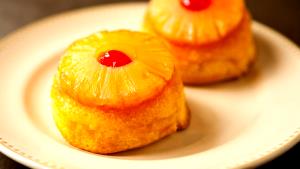 1 Cake Pineapple Upside-Down Mini Bundt Cake