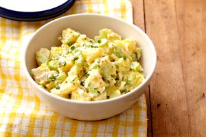 1 can (305 g) Creamy Potato Salad
