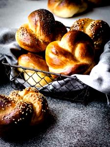 1 challah (85 g) Challah Sandwich Rolls