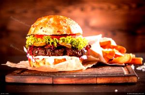 1 cheeseburger Black Angus Cheeseburger