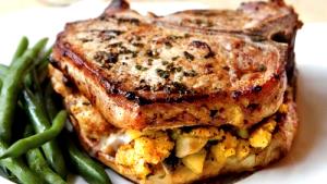 1 chop (221 g) Cornbread Stuffed Pork Chop