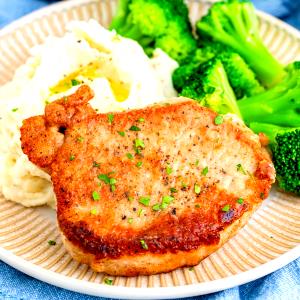1 Chop, Excluding Refuse (yield From 1 Raw Chop, With Refuse, Weighing 151 G) Pork Chops (Loin Blade, Bone-In, Cooked, Pan-Fried)
