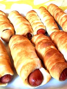 1 Cocktail Size Pig In A Blanket Pig in A Blanket (Frankfurter or Hot Dog Wrapped in Dough)