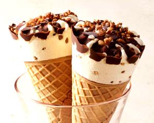1 cone (85 g) Pecan Praline Sundae Cone