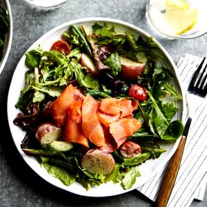 1 container (10 oz) Smoked Salmon Salad with Dressing