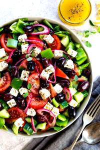 1 container (11 g) Greek Salad with Red Wine Vinaigrette