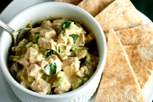 1 container (14.03 oz) Tandoori Chicken Salad Light