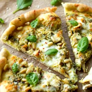 1 container (154 g) Chicken Pesto Pizza