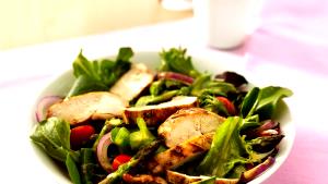 1 container (163 g) Garden Salad with Chicken & Bacon