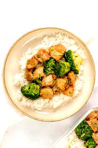 1 container (215 g) Grilled Chicken Breast with Broccoli