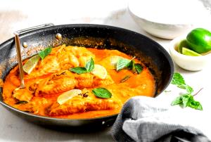 1 container (221 g) Salmon with Coconut Red Curry