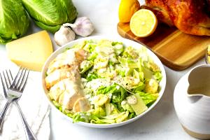 1 container (228 g) Chicken Caesar Salad