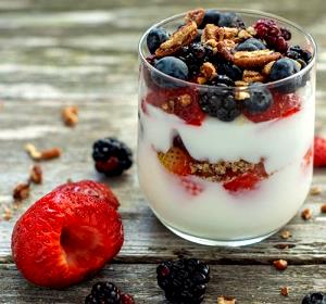 1 container (234 g) Mixed Berry Greek Parfait