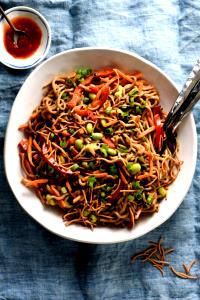 1 container (255 g) Asian Noodle Salad