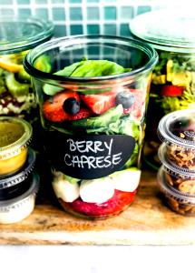 1 container (255 g) Berry Good Salad