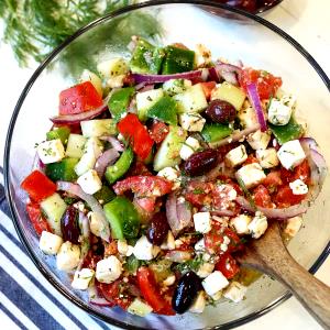 1 container (255 g) Reduced Fat Greek Salad