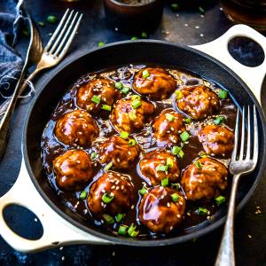 1 container (255.15 g) Hot Honey Meatballs