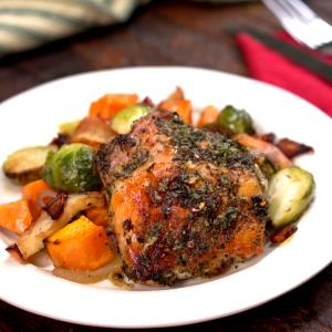1 container (261 g) Chicken Thighs with Harvest Vegetables & Apples
