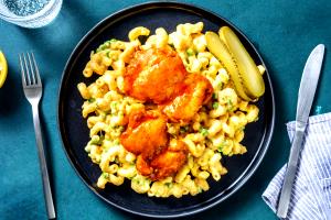 1 container (264 g) Hot Chicken with Mac & Cheese (Medium)