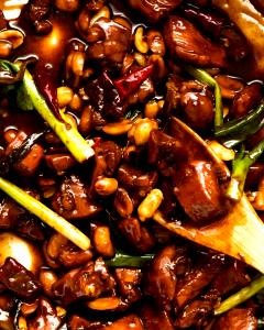 1 container (269 g) EatWell Kung Pao Chicken