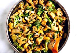 1 container (283 g) Ginger Cashew Chicken