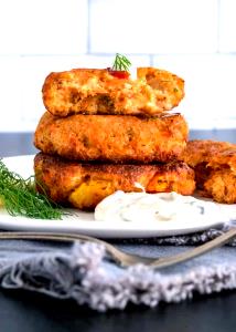 1 container (284 g) Alaskan Salmon Cake Meal