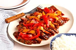 1 container (298 g) BBQ Steak with Bell Pepper