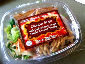 1 container (340 g) Crunchy Slaw with Chicken, Crispy Noodles & Peanut Dressing