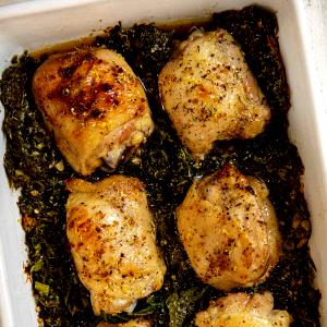 1 container (340 g) EatWell Herbed Chicken with Garlic Kale