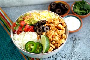 1 container (340 g) Keto-Friendly Chicken Bowl