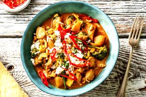 1 container (340 g) Thai Style Massaman Chicken
