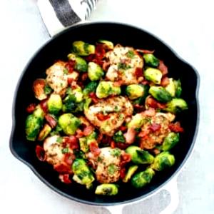 1 container (342 g) Chicken Tenders with Red Pepper Sauce, Veggie Mix, Brussel Sprouts