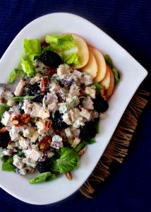 1 container (352 g) Grilled Vegetables with White Meat Chicken Salad (No Dressing)