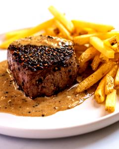 1 container (374 g) Steak Au Poivre