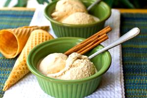 1 container (4 oz) Caramel Apple Frozen Yogurt