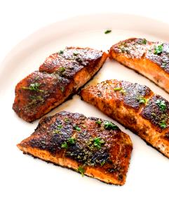 1 container (448 g) Blackened Salmon
