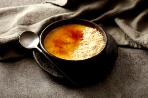 1 container (5 oz) Honey Cinnamon Creme Brulee Yogurt