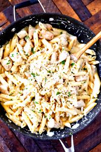 1 Container Dinner Entrée, Chicken Alfredo