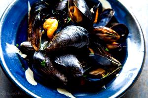1 container Mussels in White Wine Sauce