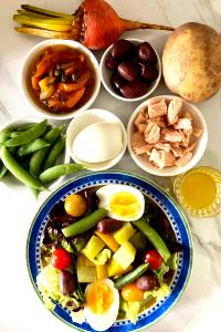 1 container with dressing (350 g) Nicoise Salad