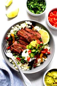 1 contsiner (319 g) Steak Cauliflower Rice Bowl