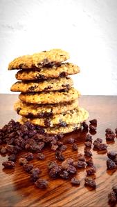 1 cookie (102 g) Homestyle Oatmeal Raisin Cookie