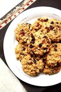 1 Cookie (2-1/2" Dia) Oatmeal Cookie with Fruit Filling