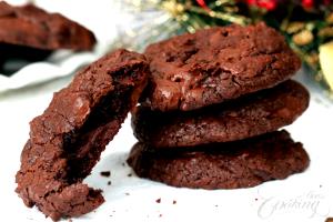 1 cookie (23 g) Double Chocolate Chunk Cookies